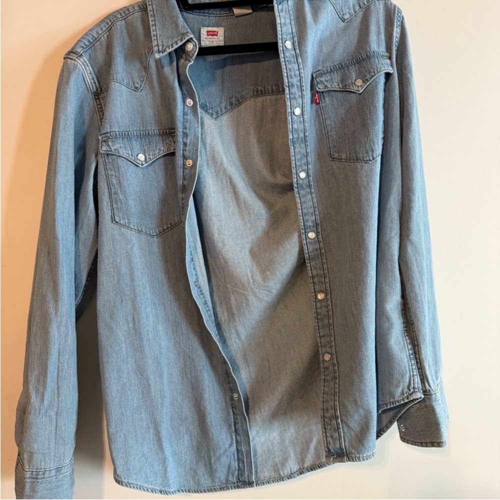 Levi's Sky Blue Button-Up Shirt - Picture 3 of 3